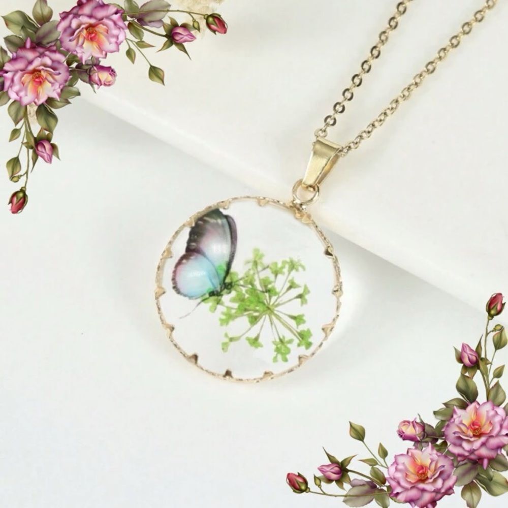 Bohemian Style Butterfly‎ Pendant Necklace With Dried Flowers